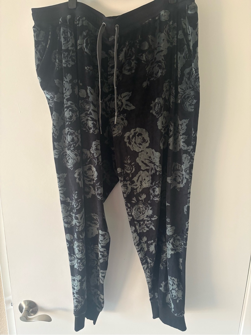 Women’s Black Green Floral Jogger Sweatpants